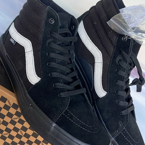 Vans WMNS Bmx Sk8-Hi
Black/Black
VN0005V0BKA
Sneakers - Picture 9 of 16
